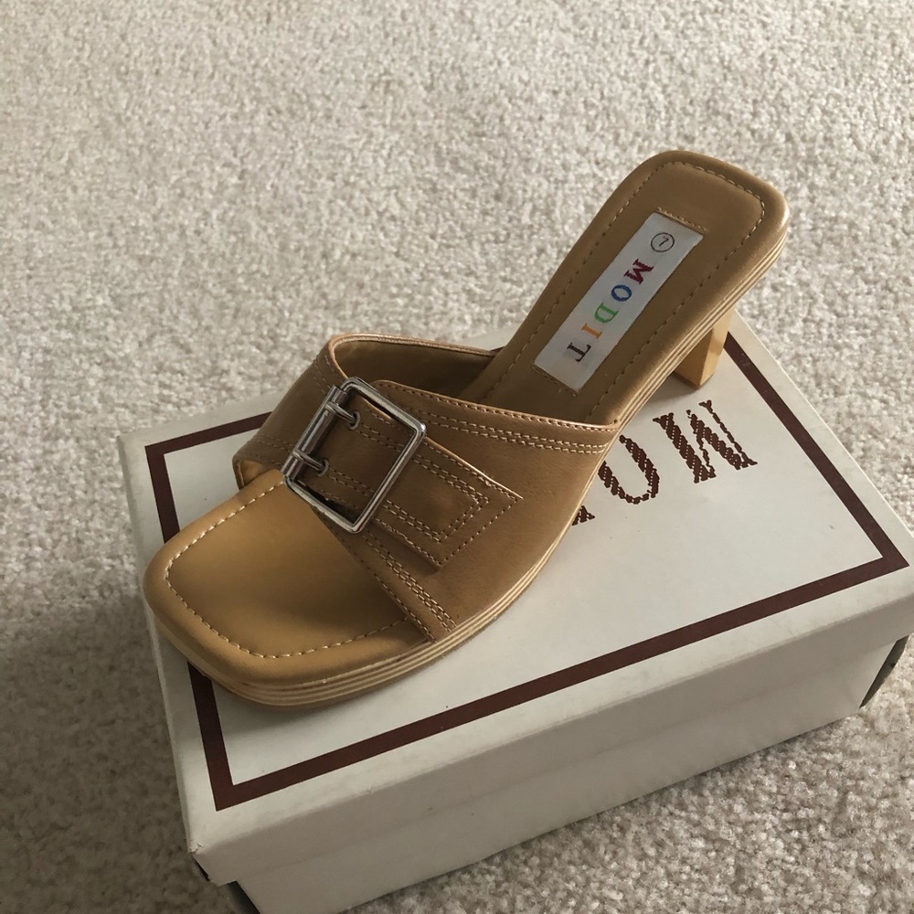 Sandals Brand new never been worn.